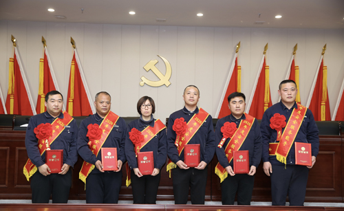 0203 安全服務(wù)能手從左至右依次為 黨萬超、朱學(xué)民、任興芳、王琳汝、周冬偉、王須波.jpg