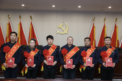 0204 節(jié)能能手從左至右依次為 石亞杰、沈小慶、楊興忠、于俊國、權(quán)振利、吳偉偉.jpg